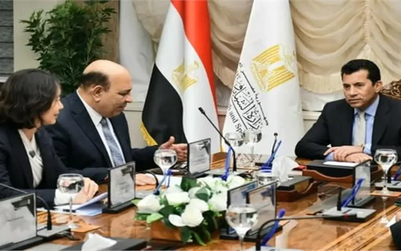 مقابلة رسمية.. وزير الرياضة يبحث مع سكرتير الاتحاد الدولي تطوير الوشو كونغ فو